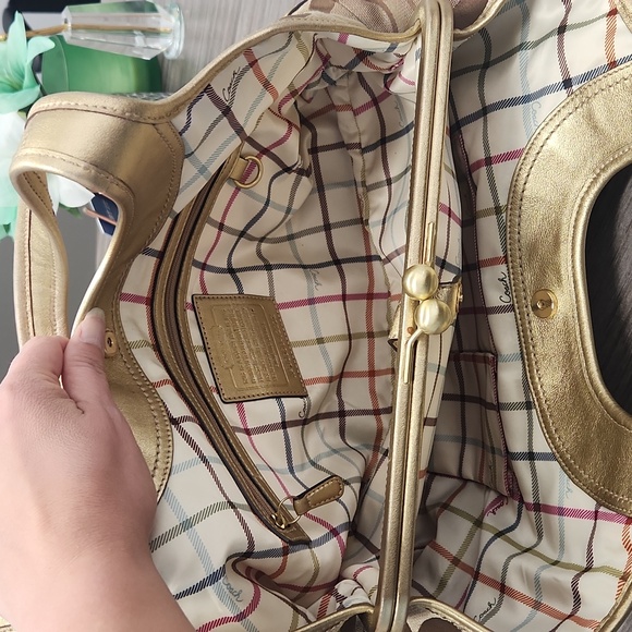 COACH LARGE 3 COMPARTMENT MONOGRAM GOLD LEATHER ACCENT WITH KISSLOCK - Picture 9 of 13